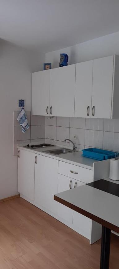 Peace And Quiet Apartment In Brela, Croatia Екстериор снимка