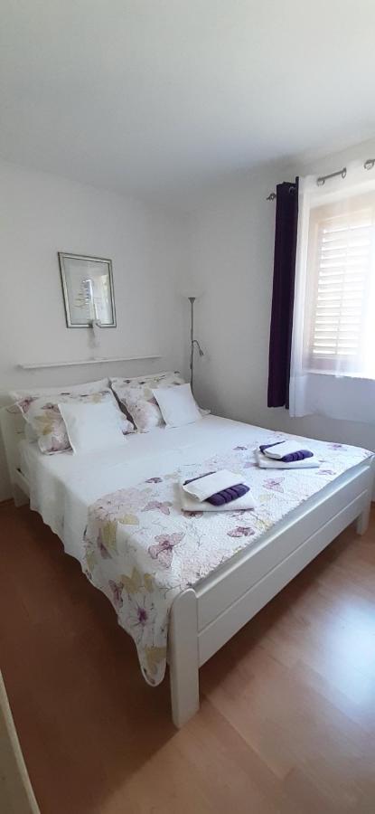 Peace And Quiet Apartment In Brela, Croatia Екстериор снимка